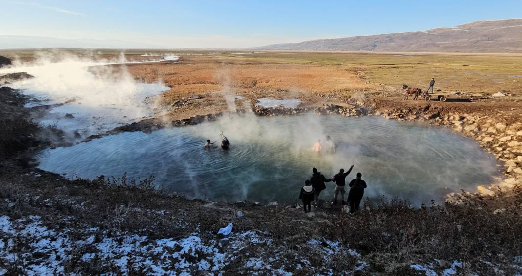 Burası Antartika değil Bitlis! Eksi 15 derecede atlarla kaplıca keyfi 19